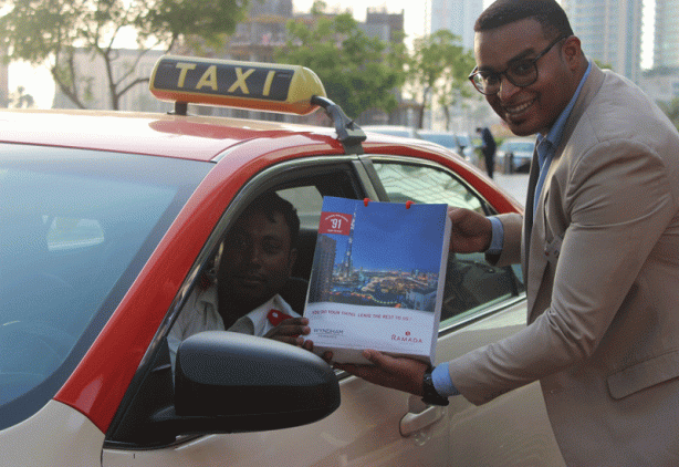 PHOTOS: UAE hotels donate iftar meals to cab drivers-5
